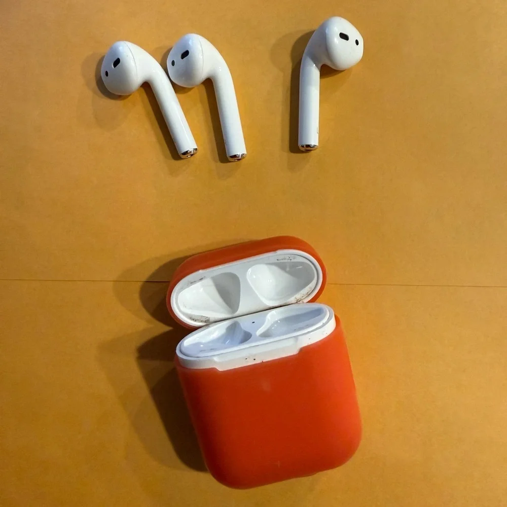 Wireless Earbuds with Charging Case - Red